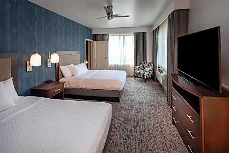 One-Bedroom Queen Corner Suite - Hearing Accessible