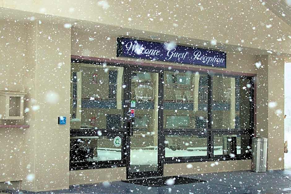 Red Arrow Inn & Suites, a Travelodge by Wyndham