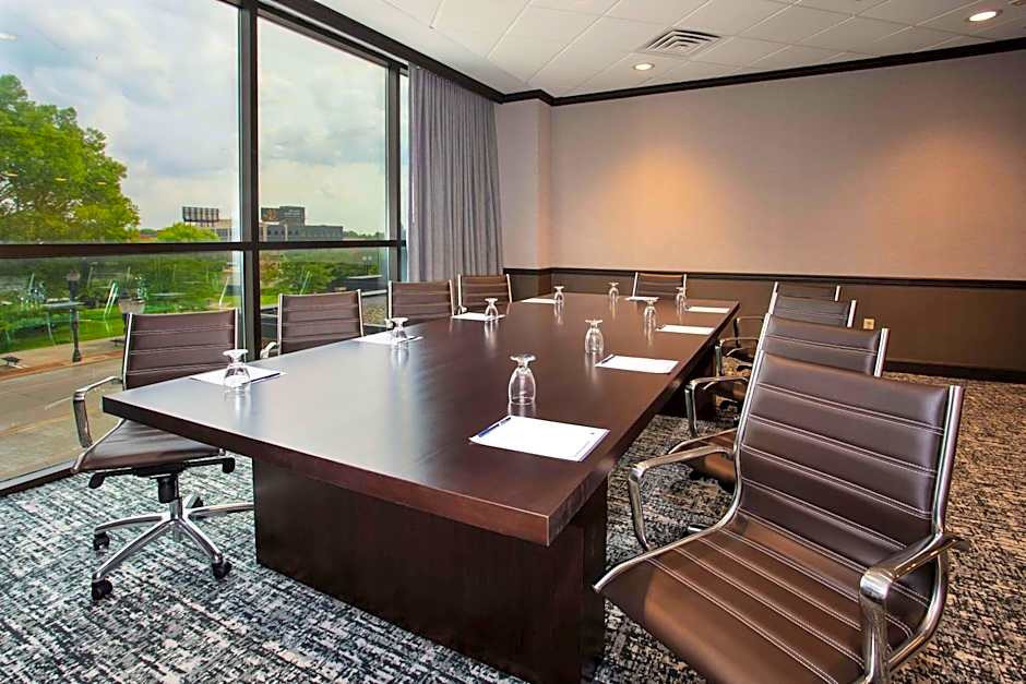 DoubleTree by Hilton Lansing