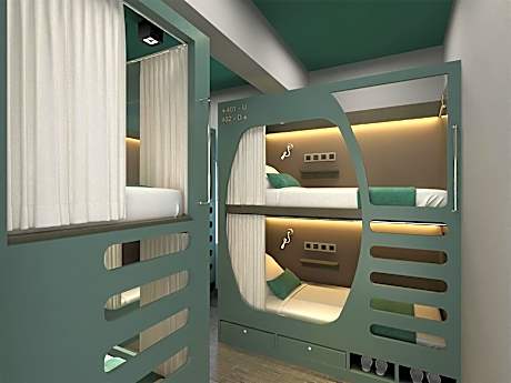 Bunk Bed in Mixed Dormitory Room