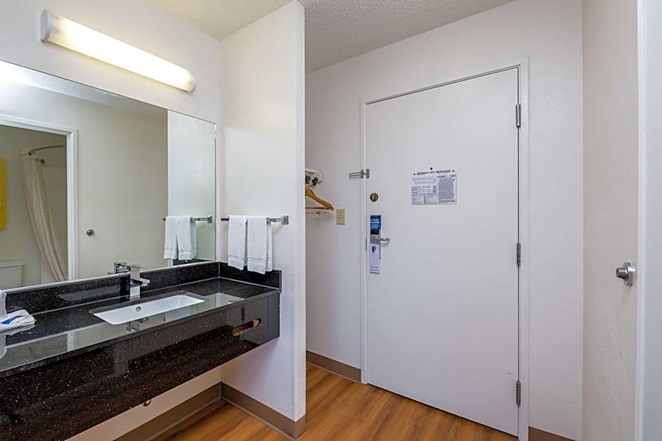 Motel 6-Waterloo, IA
