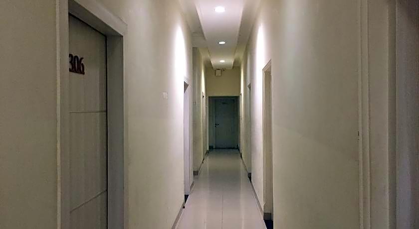 RedDoorz Plus @ Hotel Alden Makassar