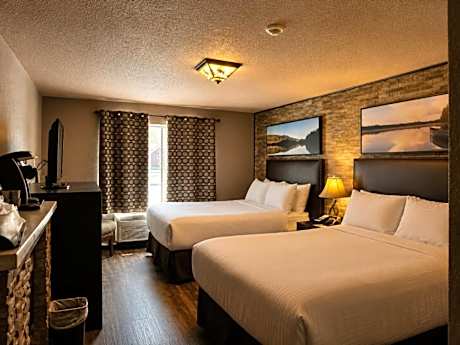 Quadruple Room with Two Queen Beds - Non Smoking