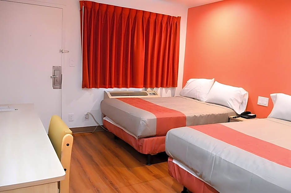 Motel 6-Bakersfield, CA - Airport
