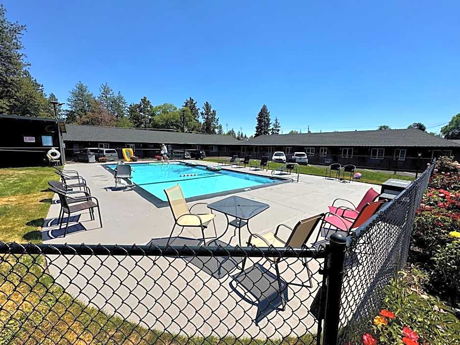 Cascade Lodge - Central Bend Retreat
