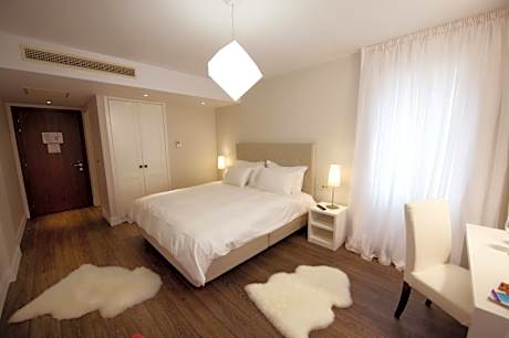 Junior Suite with Lake View