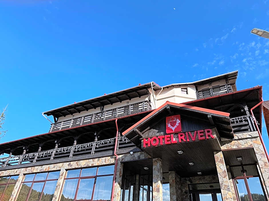Hotel River