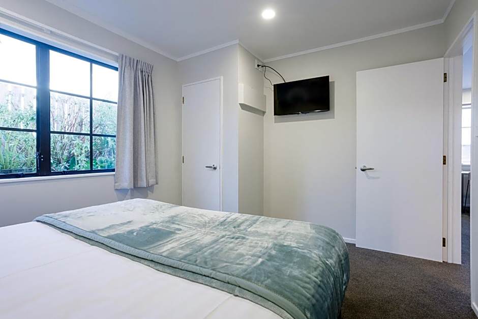 Bks Pohutukawa Lodge