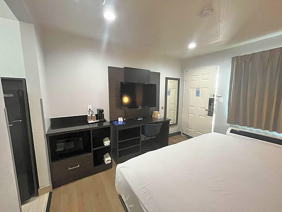 Studio 6 Suites Escondido, CA