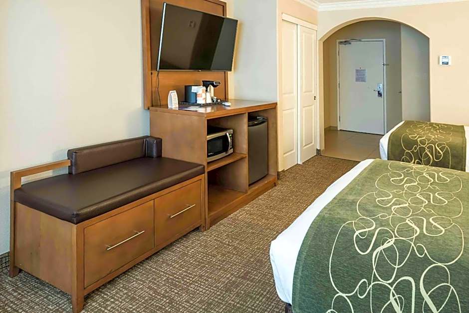 Comfort Suites Fresno River Park