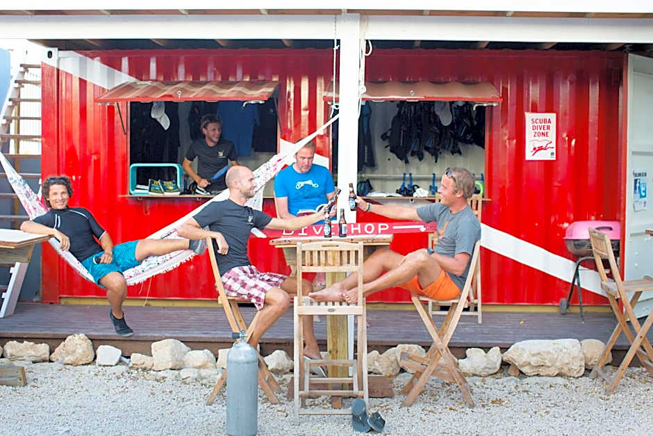 Scuba Lodge & Suites