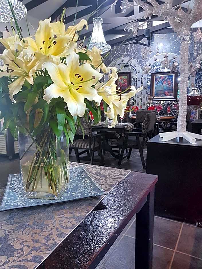 Izimbali Lodge and Restaurant