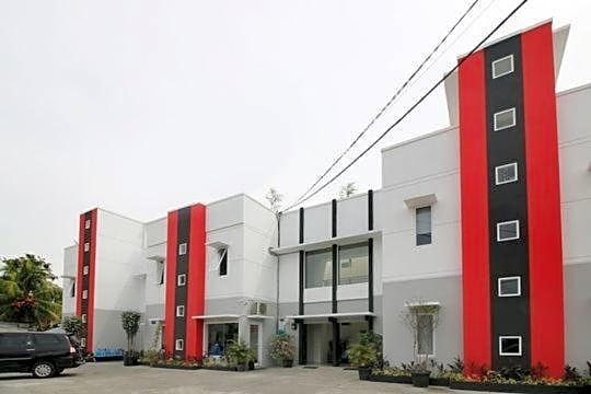 RedDoorz Plus Syariah at Polamas Andalas