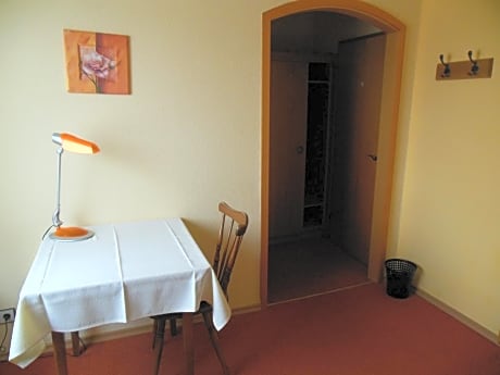 Single Room Street Side