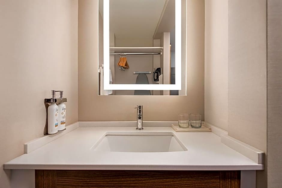 Holiday Inn & Suites Vancouver Downtown By IHG