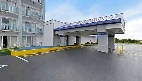 Howard Johnson by Wyndham Benton Harbor