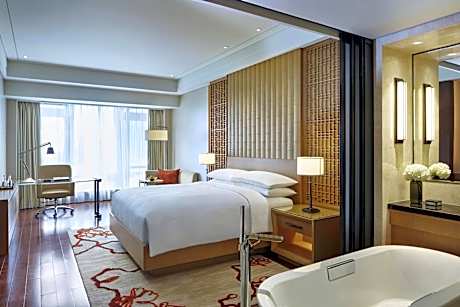 Club Deluxe Ocean King, Executive level, Guest room