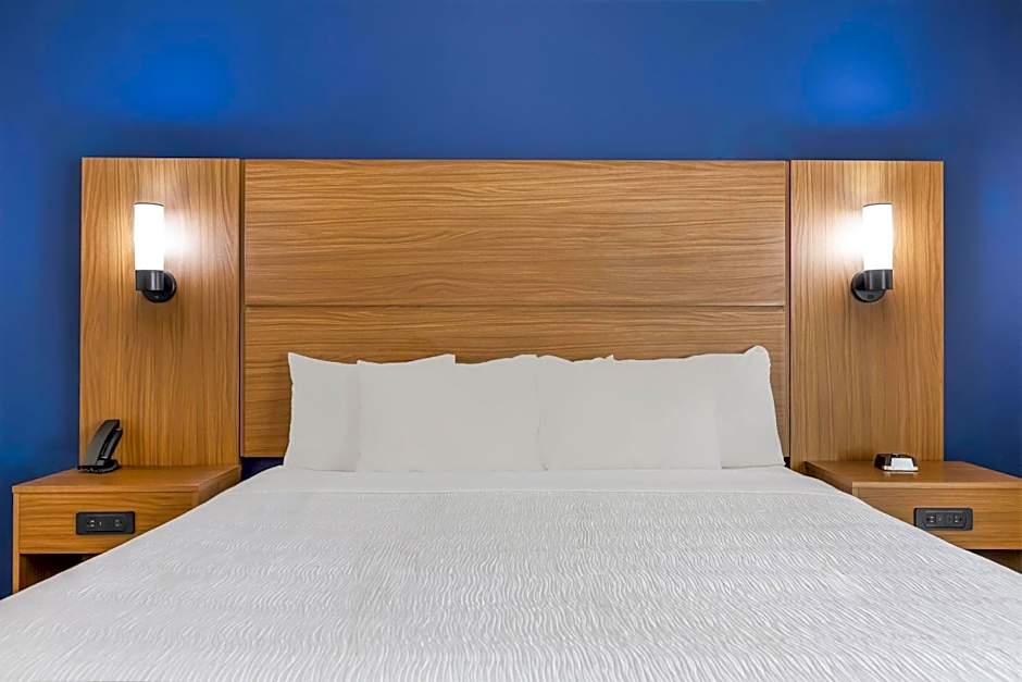 La Quinta Inn & Suites by Wyndham Alvin