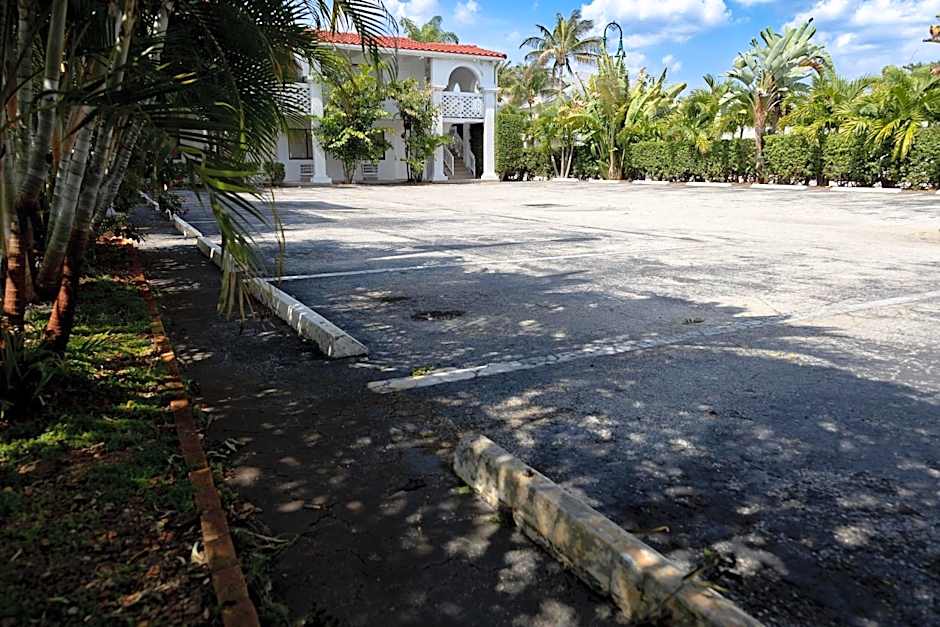 Palm Breeze Hotel