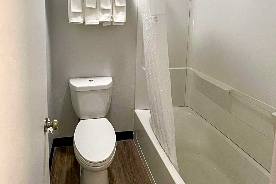 Quality Inn & Suites Columbus West
