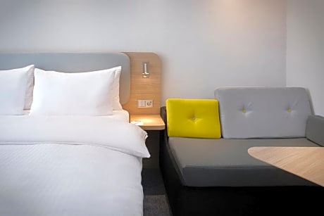 Standard Queen Room with Single Sofa Bed
