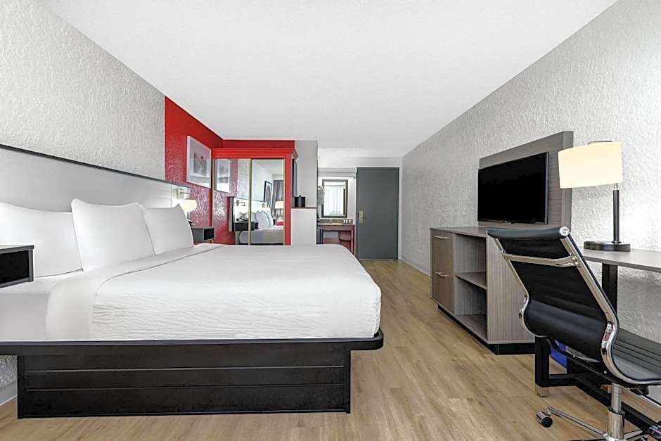 Ramada by Wyndham Tulsa Broken Arrow
