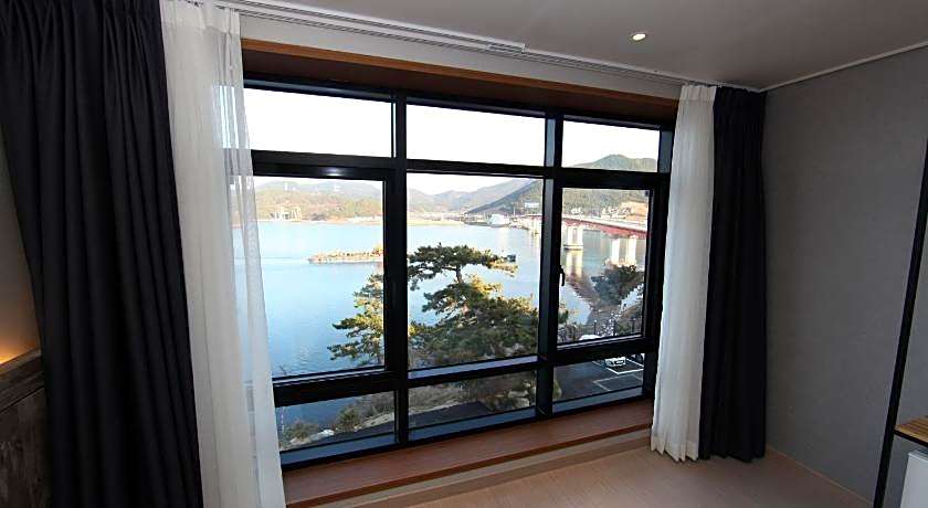 Tongyeong Bridge Hotel