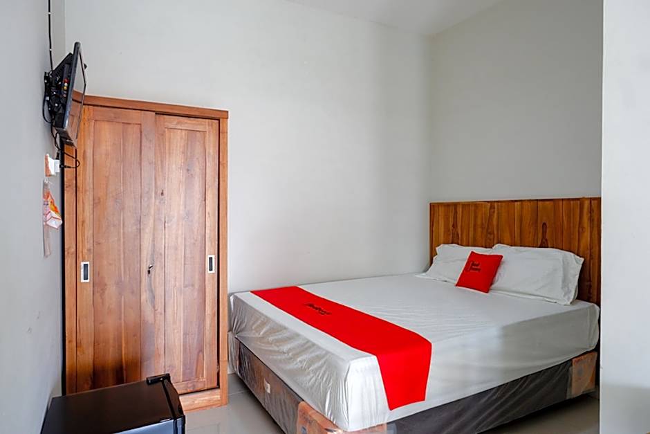 RedDoorz Plus Syariah near Stasiun Tegal 2