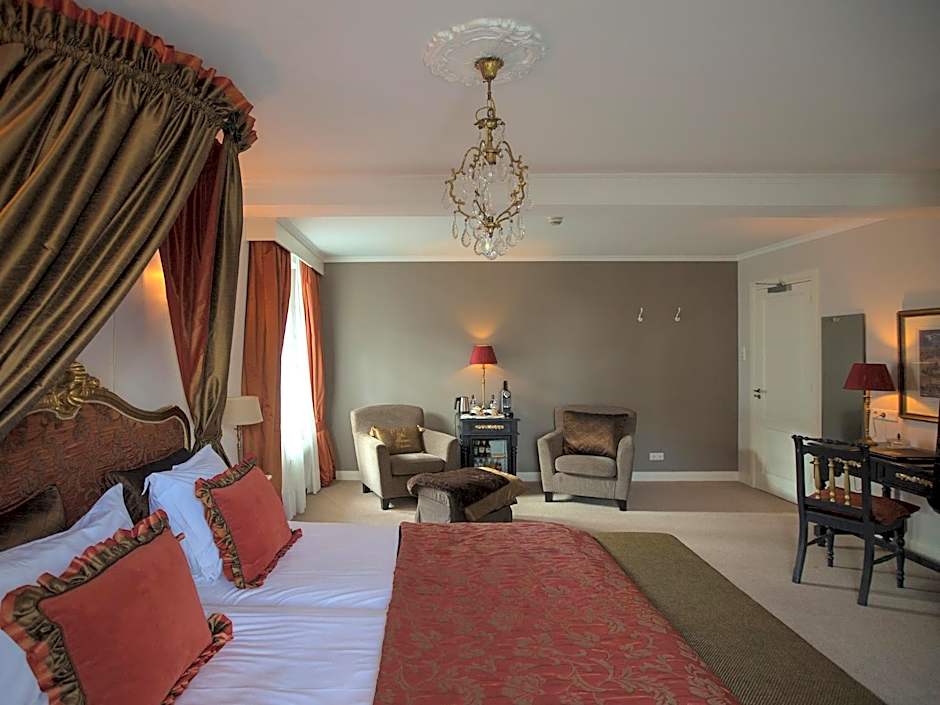 B & B Hotel The Baron Crown