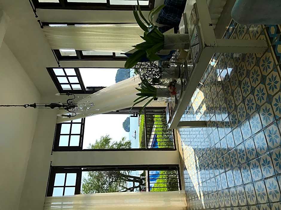 Brassiere Beach Hotel