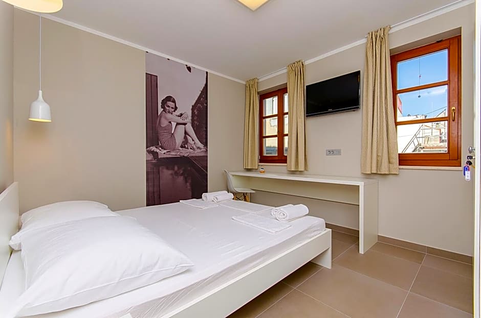Hostel Dvor