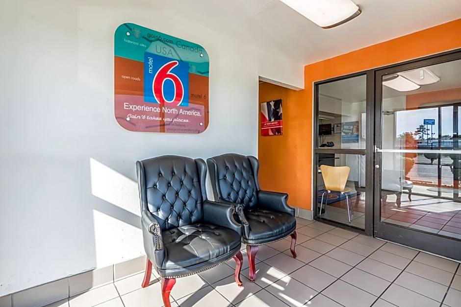 Motel 6-Lumberton, NC