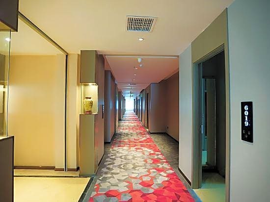 Cheerful Hotel