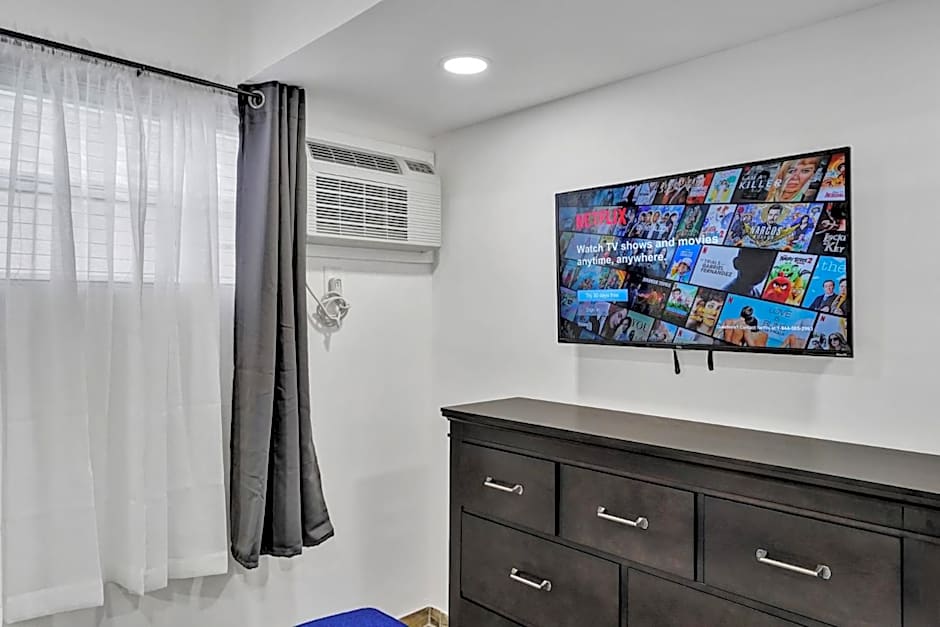 Cozy studio wbeach boardwalk steps kitchen