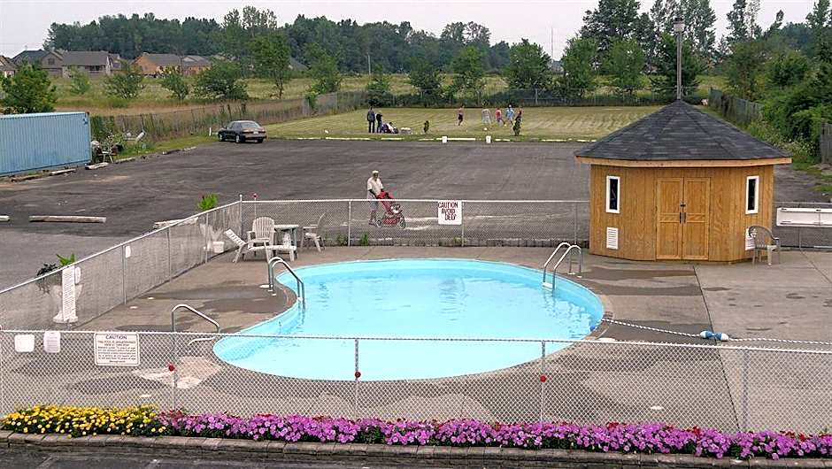Tropicana Inn