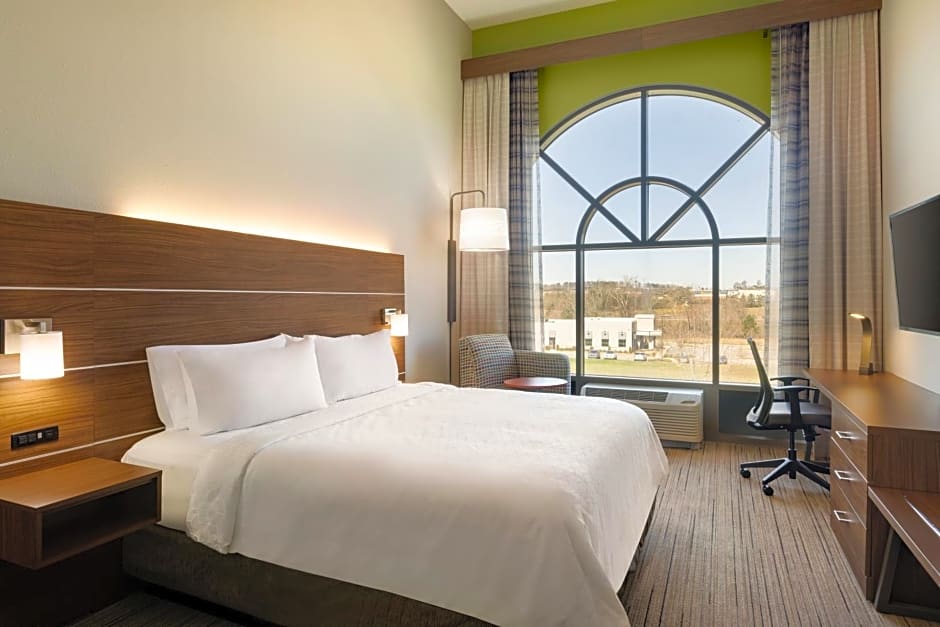 Holiday Inn Express Hotel & Suites Opelika Auburn