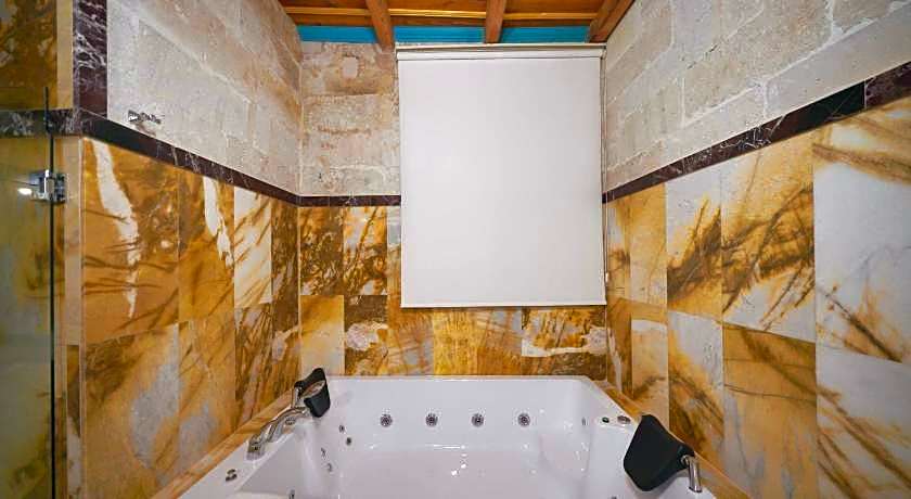 Secret Hill Cave Suites