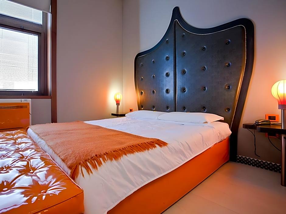 Orange Hotel