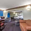 Days Inn & Suites by Wyndham Youngstown / Girard Ohio