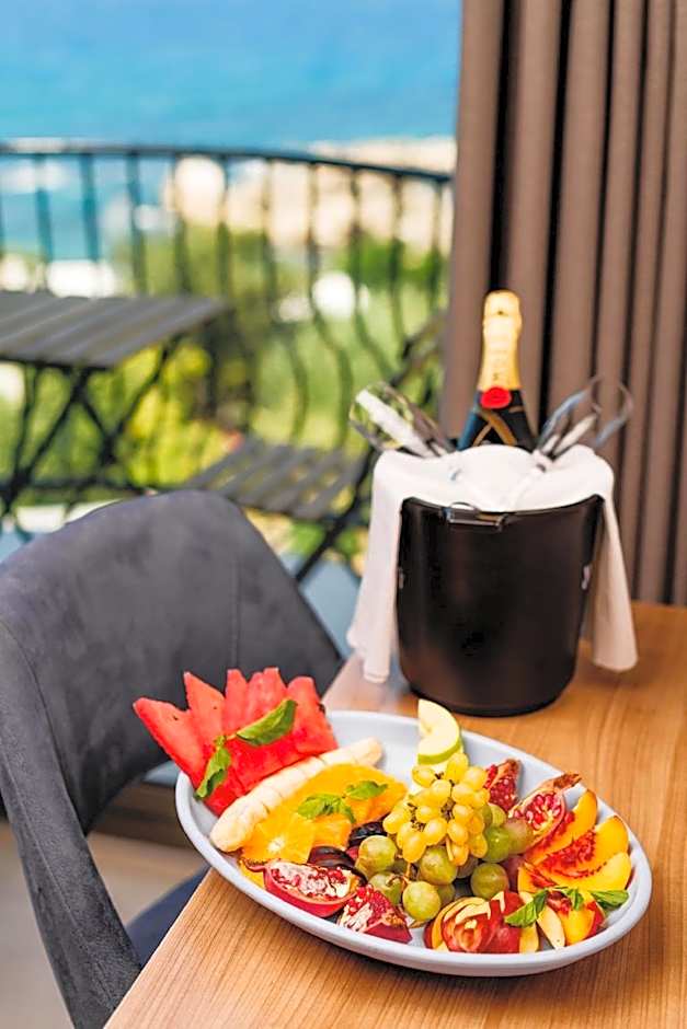 Olivia Palm Hotel