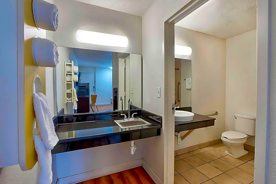 Motel 6-Gainesville, FL