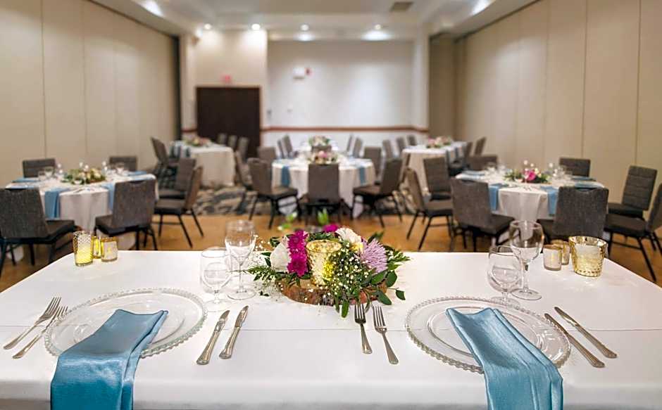 Coast Canmore Hotel & Conference Centre