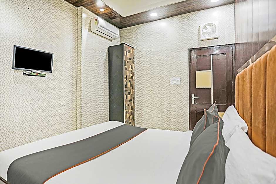 OYO Flagship 80575 Kashish Residency Near Model Town Metro Station – Delhi, NY