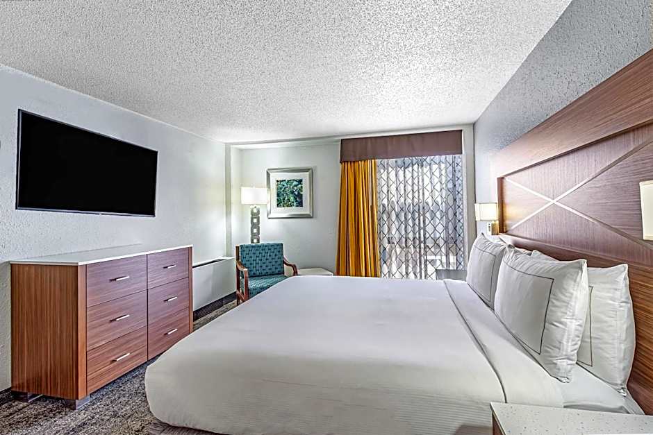 DoubleTree By Hilton Milwaukee Downtown