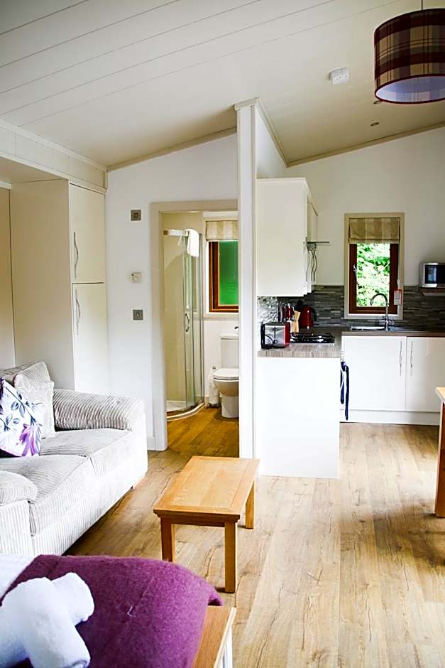 Herons Lake Retreat Hot Tub Lodges