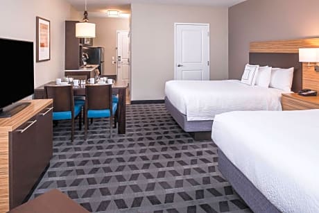 Queen Studio with Two Queen Beds and Mountain View