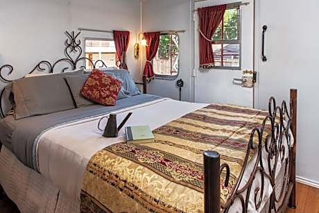 Queen Room with Kitchenette