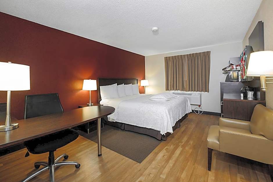 Red Roof Plus+ & Suites Malone