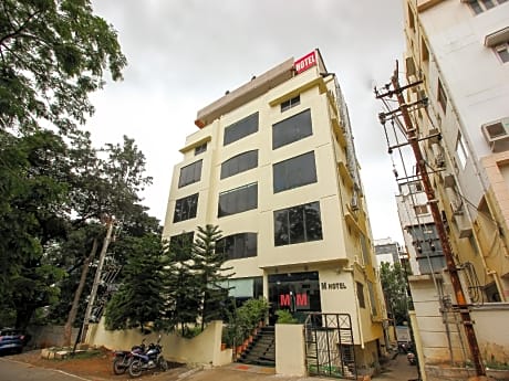 Capital O 18592 M Hotel