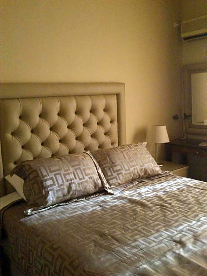 Queens Leriotis Hotel